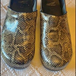 Dansko clog size 42.